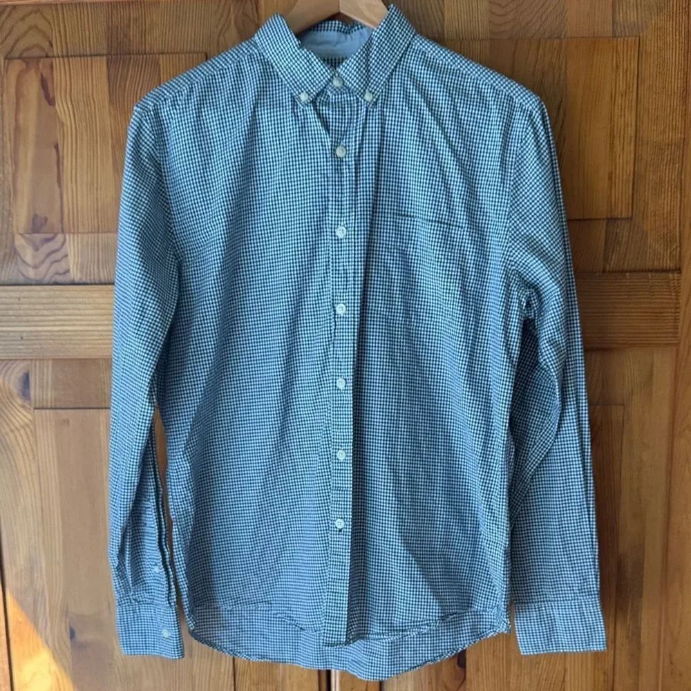 American Eagle Men's Seriously Soft Blue Checkered Shirt. Classic fit. Size Med